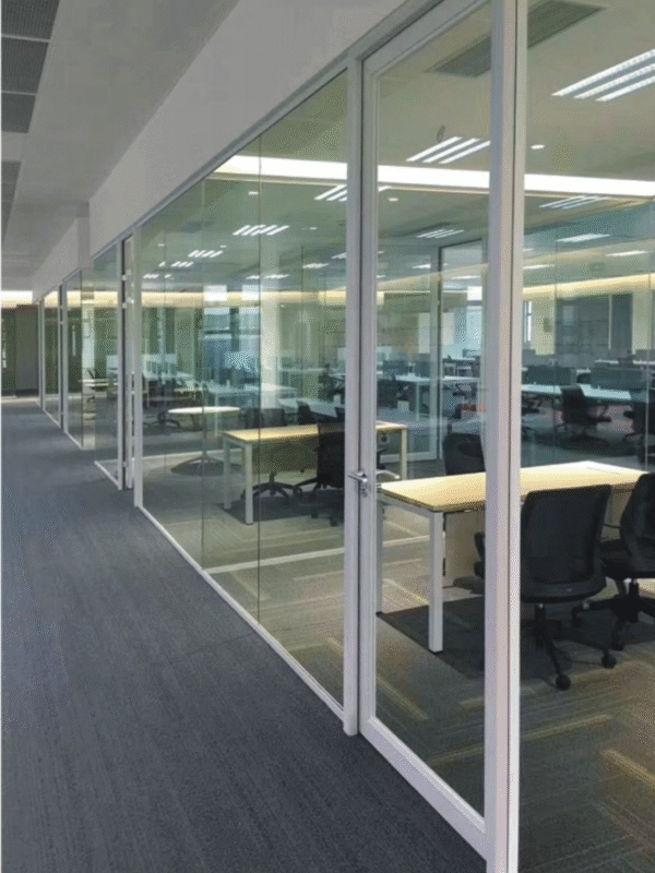 Arabian - Styled Aluminum Single Glass Partition: Transparent Design for Saudi Workspaces