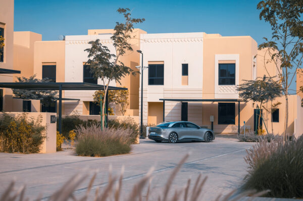 Arabic - Styled Dual - Tone Exterior Wall Paint: Warm Yellow & Cream Finish for Saudi Villas