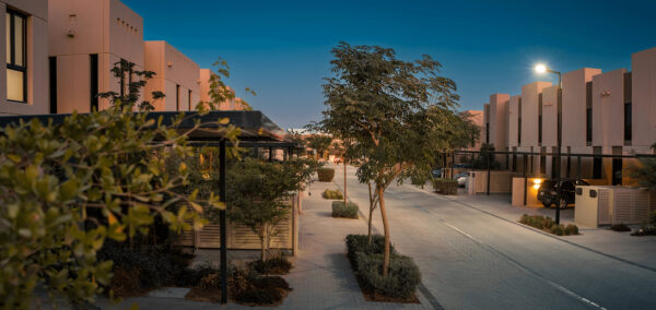 Arabic - Styled Dual - Tone Exterior Wall Paint: Warm Yellow & Cream Finish for Saudi Villas - Image 2